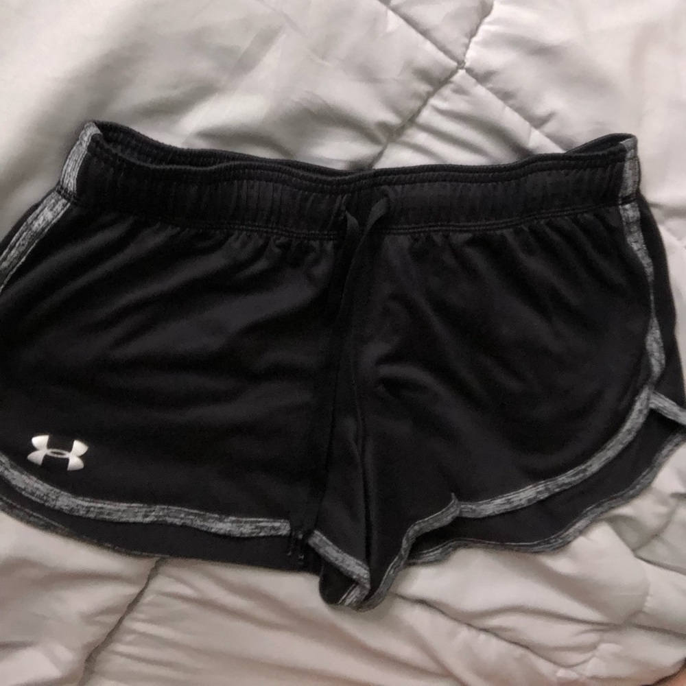 Underarmour black workout shorts